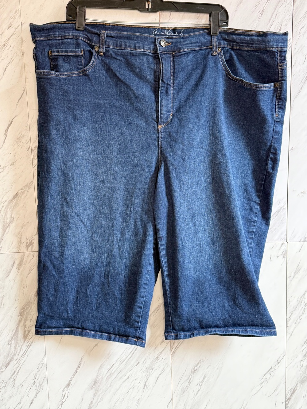 3/$50 Gloria Vanderbilt Amanda All Around Slimming Denim Bermuda Shorts 24W